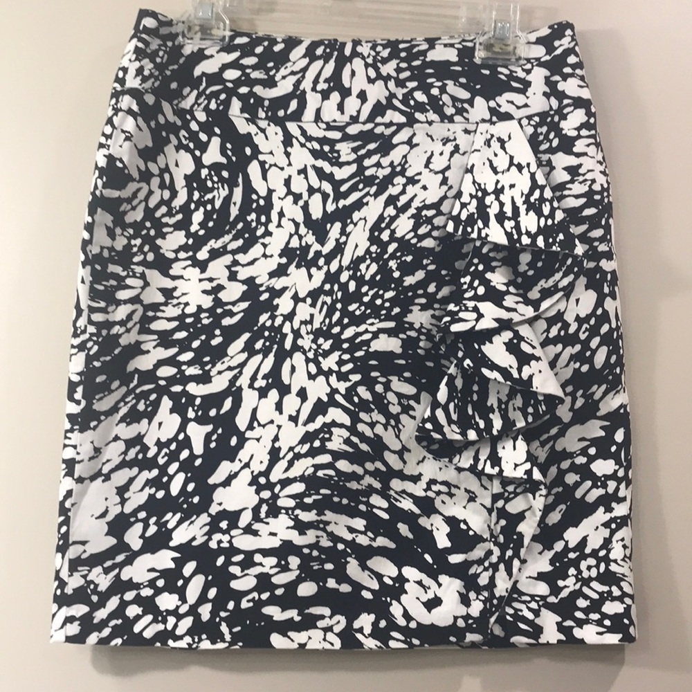 Black & White Skirt with Ruffle Size 8